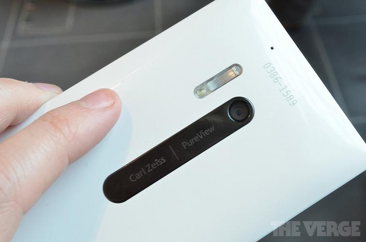 方正边框外形硬朗 诺基亚lumia 928图赏