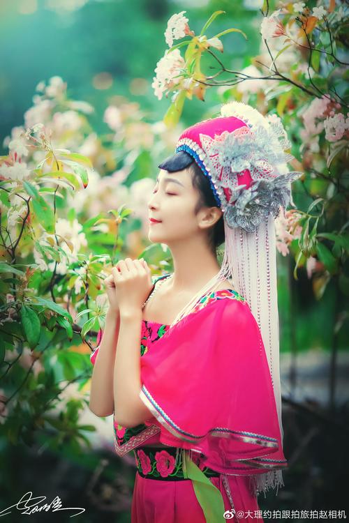 自古苍山一幅画白族姑娘就是画中画