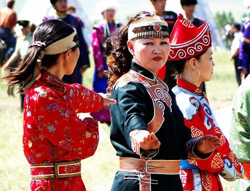 内蒙古鄂温克族"瑟宾节"开幕
