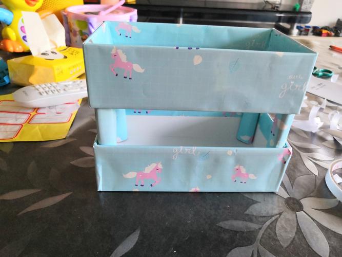 用手机盒做一个双层收纳盒,变废为宝,废物利用准备材料:卡纸,白板纸