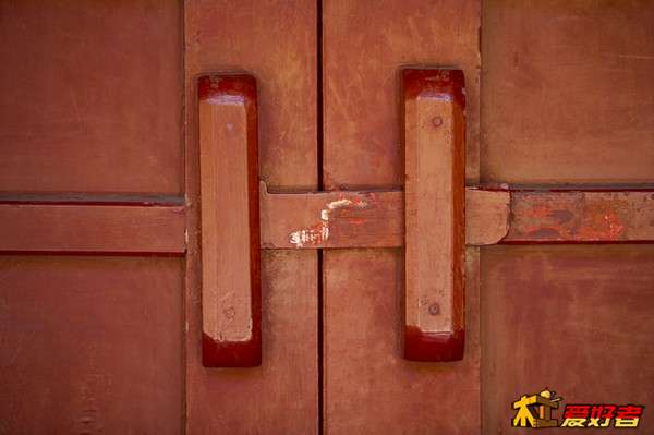 需要两个老式的木门栓.哪位大侠愿相助