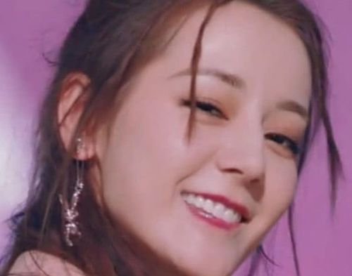 原以为迪丽热巴够美了,看到罕见"汉子"照那一瞬,帅到想嫁