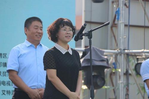 临渭区副区长曾彩萍宣布活动开始