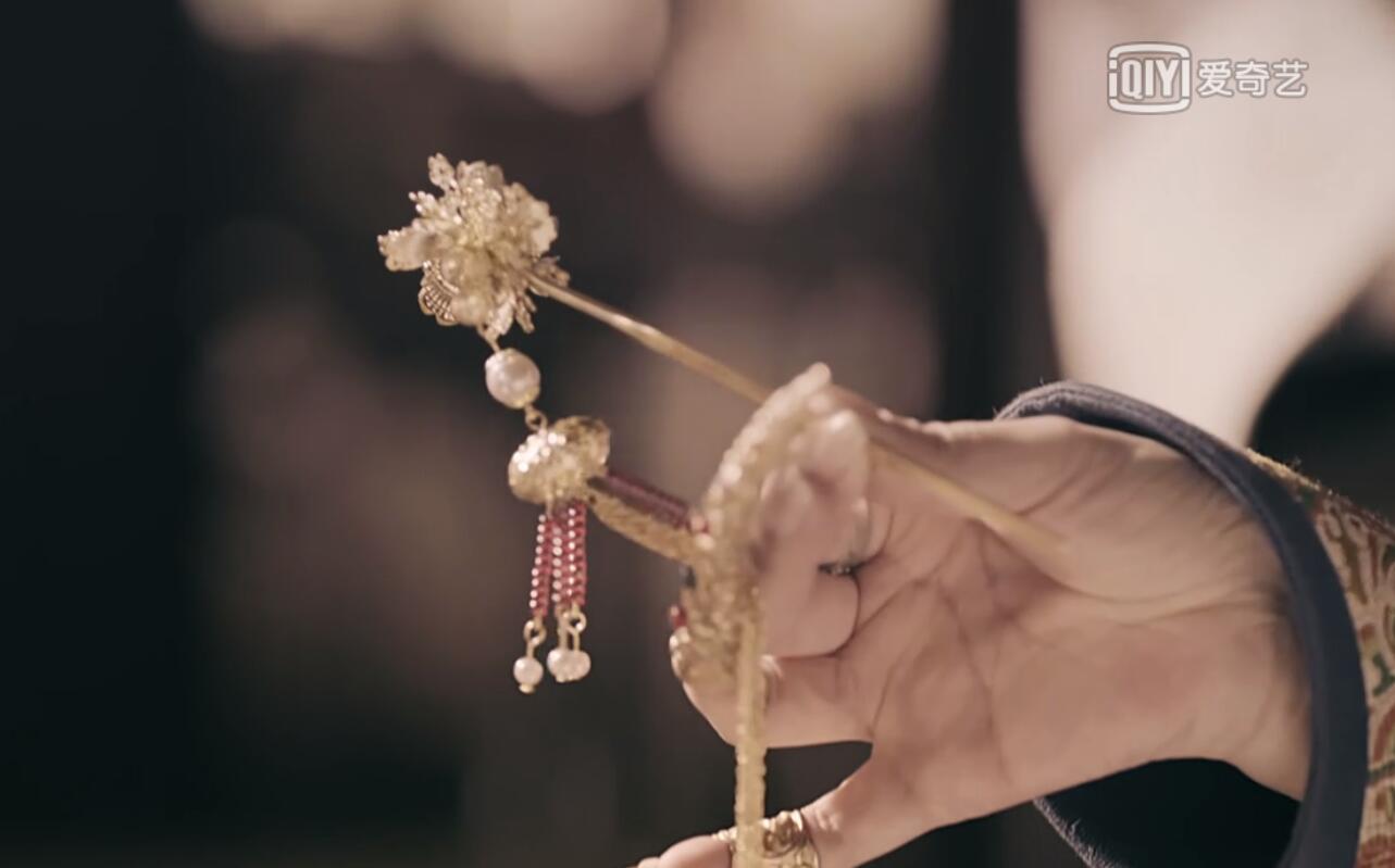 凤穿芍药步摇,玲珑双蝶步摇,镇国十二步摇……哪支步摇最奢美?