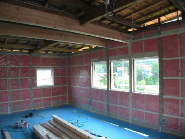 图解日本现代木结构住宅常用保温材料施工过程