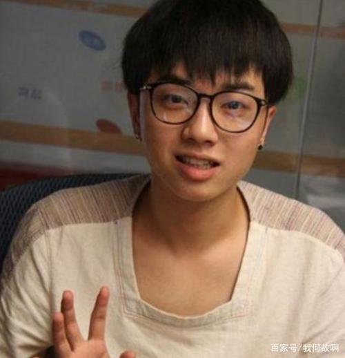 华晨宇被泼水处罚,卸妆后露出真正素颜,终于明白了张碧晨的审美