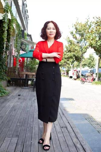 成熟的女人懂得生活要有诗和远方 同样懂得珍惜当下,着眼现实