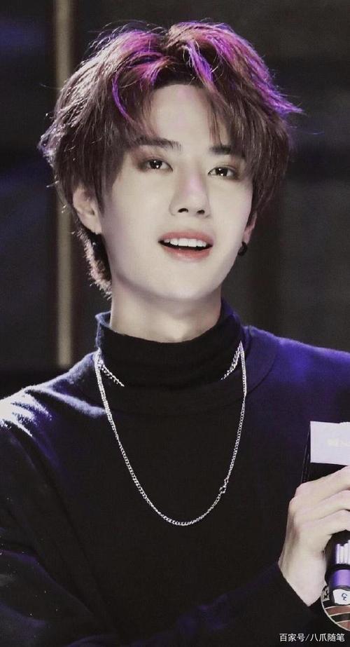 王一博的治愈系笑容:自带清新气质,单纯又干净