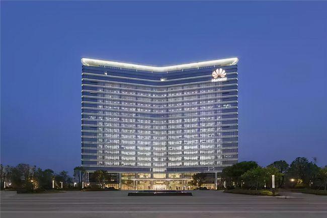 图为华为总部大楼