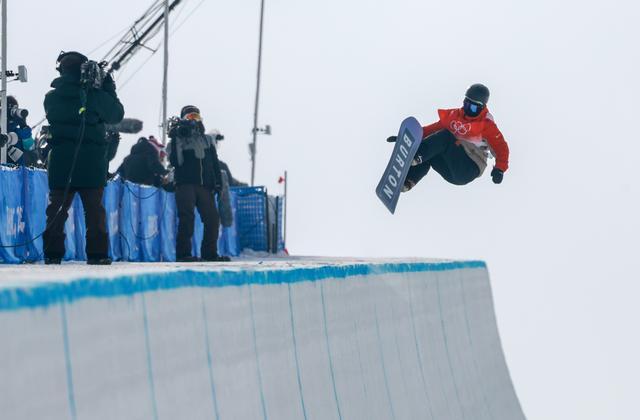 中国选手遗憾无缘北京冬奥会男子单板滑雪u型池决赛