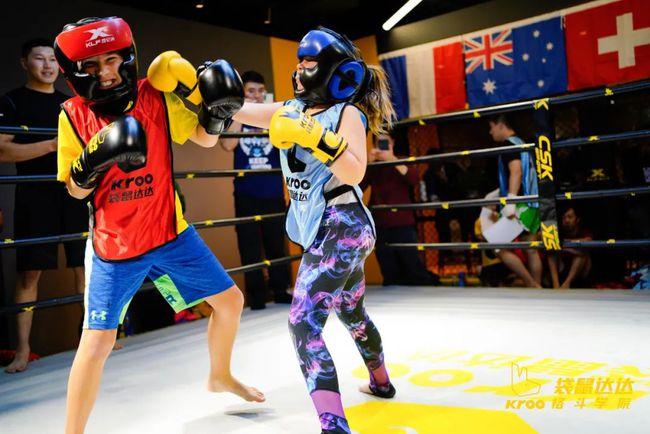 练拳击的小孩得到了什么