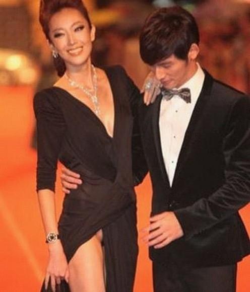 隋棠15日被曝和交往5个月的男友tony谢,已在赌城注册结婚,婆婆赖佩霞