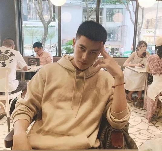 2020年男生发型除了栗子头还有哪些发型也在流行呢