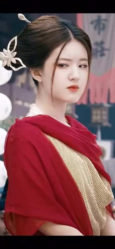 赵露思一袭红衣,给人超凡脱俗的美感