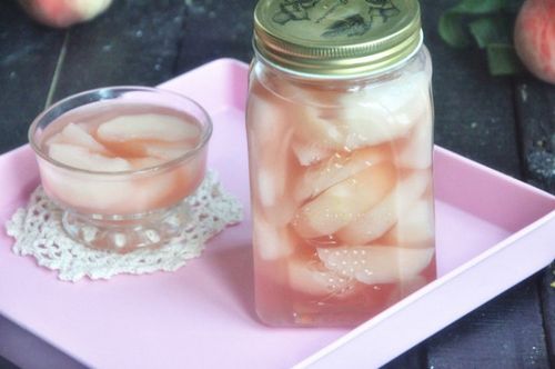 成都的龙泉山是我国四大水蜜桃产地之一,每年夏天,成都的大街小巷都是