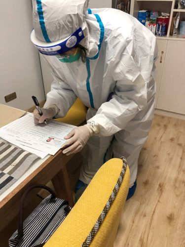 挨个上门做核酸._核酸_资讯_民生