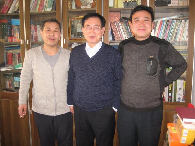 左为邯郸市党史办左金涛先生,中为张平年先生,右为作者.