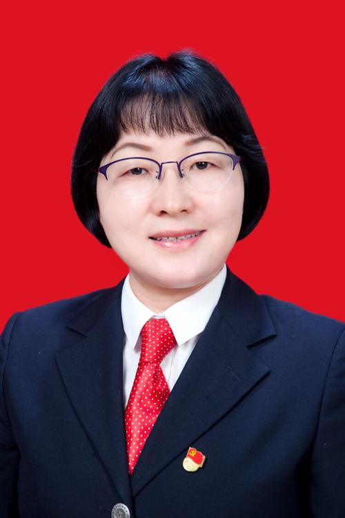 彭小英