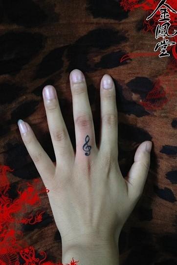 手指上的音符纹身图,女生经典个性纹身