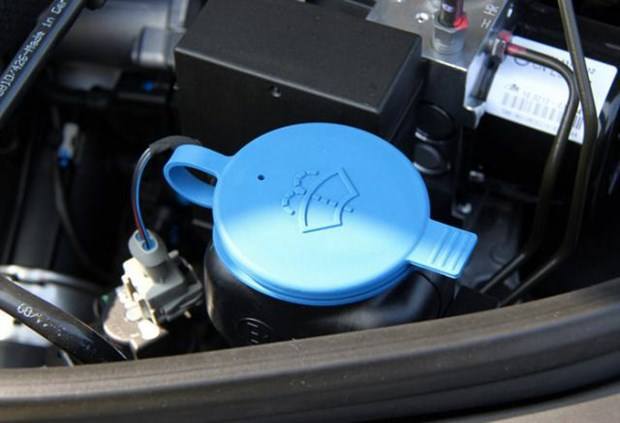 汽车玻璃水加哪里,汽车玻璃水分类介绍