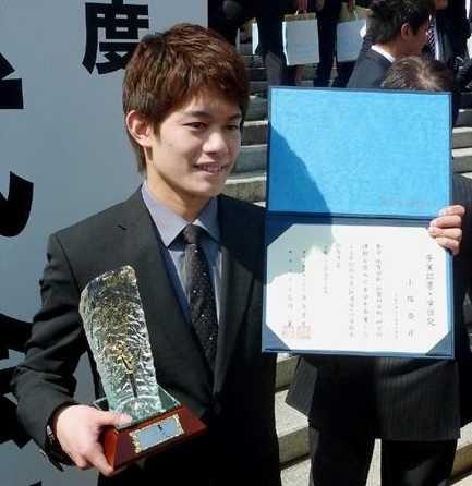 日本花滑选手迎大学毕业礼:世锦赛将募款赈灾