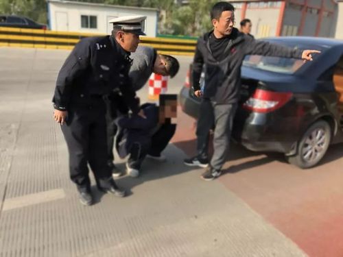 【重拳出击】黄陵"神兵天降"拦截抓捕一名吸毒人员