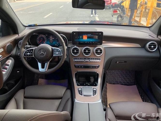 奔驰glc glc300l 2020款 2.0t 自动 4matic动感型 (国Ⅵ)