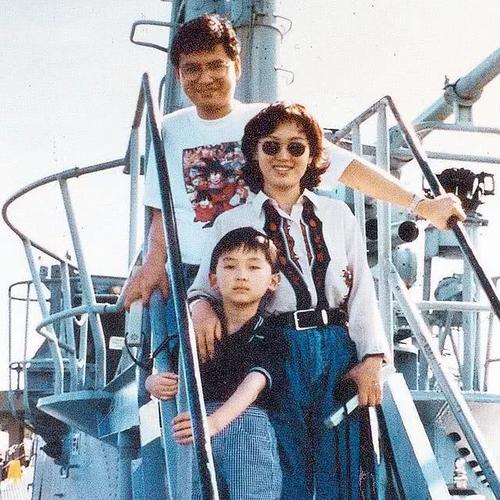 娱乐 正文  1980年,陈秀雯和林国雄因合作主演了电视剧《骤雨中的阳光