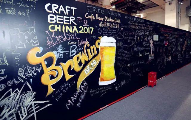 wisdom wall 与去年的精酿智慧角有所不同, 此次你不仅能尽情涂鸦还能