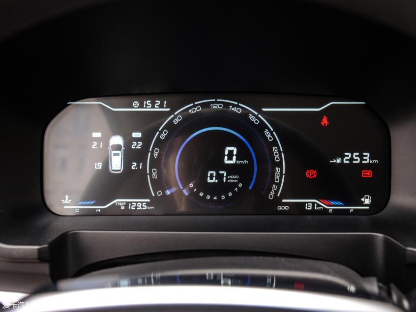 野马博骏全系标配液晶仪表盘,仪表盘上的数据清晰易读,让整个驾驶感受