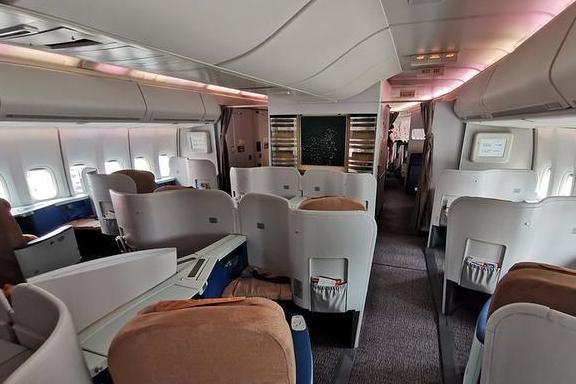 体验了一把"专机",中国国航机龄25年的波音744商务舱