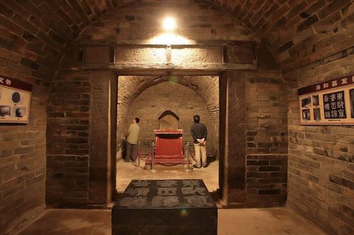 明朝开国将士汤和墓寻古,墓穴冰火两重天