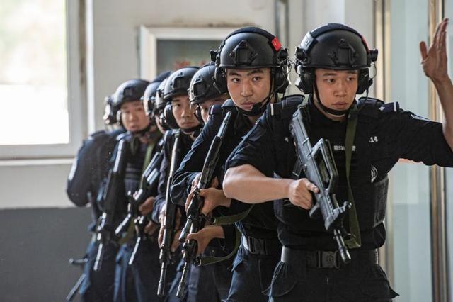 全国先进朝阳特警突击队