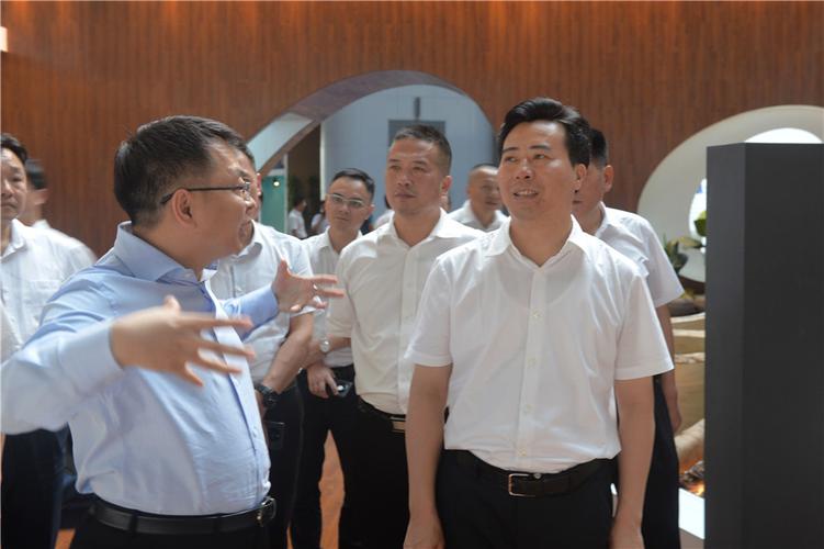 7月5日至6日,市委副书记,市长黎春秋率队在江西省赣州市考察.