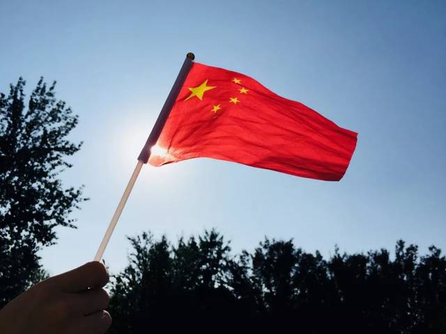 五星红旗迎风飘