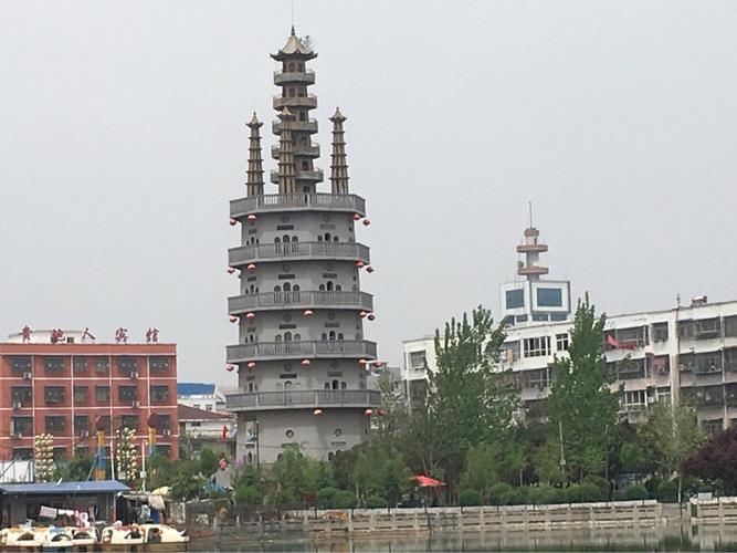 data-lemmaid="2942331">陈抟公园 /a>位于河南省 a href="#">鹿邑县 