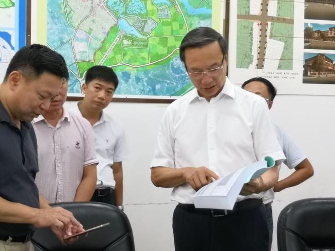 省委副书记,省打赢脱贫攻坚战指挥部指挥长李军到中和镇暗访督导脱贫
