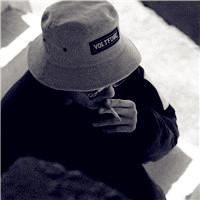 男生伤感孤独de黑白头像