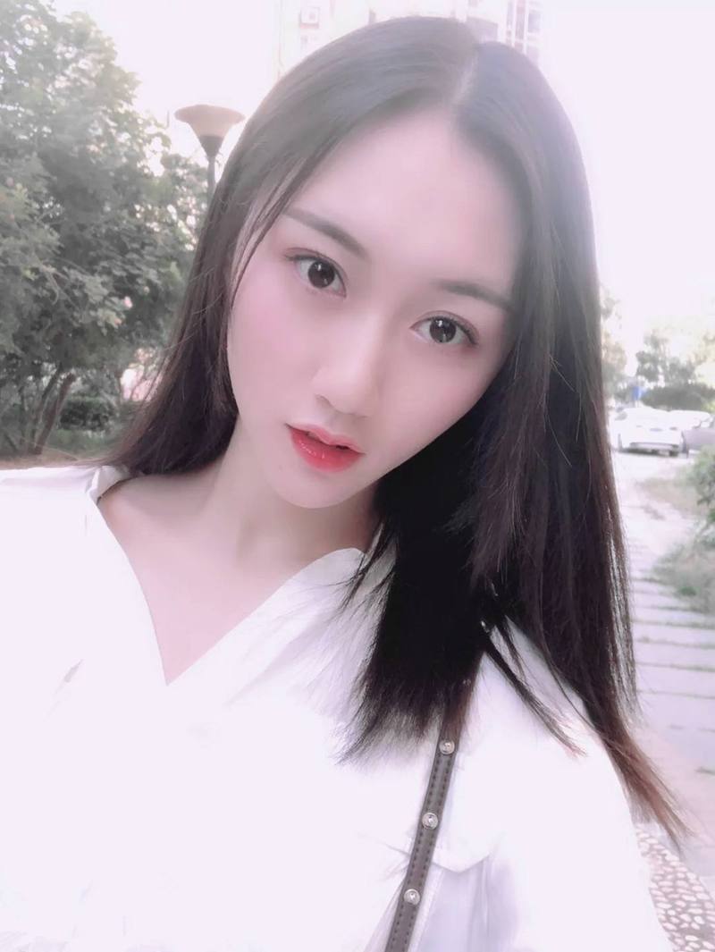 斗鱼小小玉酱甜菜玉baby个人性感写真资料 卢曼玉曾出轨直播接吻黑料