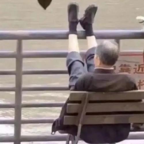 求类似这种两个老太太的头像