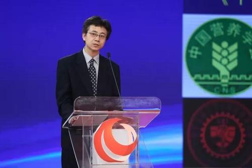 王友发教授代表中国营养学会肥胖工作组作报告