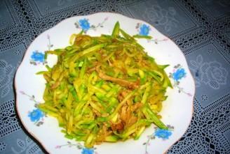 角瓜丝炒肉丝的做法