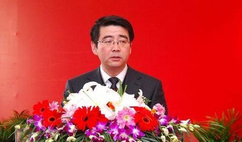 胡洪任南京市副市长,曾任拉萨市委副书记,常务副市长