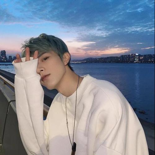 男生头像:人因欲望而真实,因情绪而鲜活_网易订阅