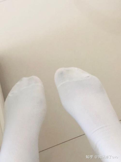 女生穿棉袜的脚有多好看
