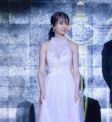 沈梦辰透视纱裙仙气飘飘 脸部僵硬不像本人_ 娱乐八卦