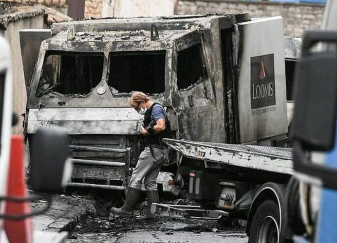 据"中央社"报道,当地时间28日,法国里昂发生运钞车抢劫案,数名武装