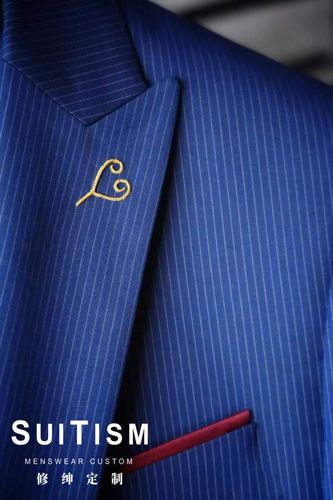 西装发展到今天,插花眼本身已经成了一种装饰,而手工驳头眼,更成为