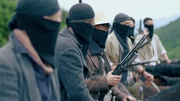 六兄弟出门做生意,不料被农村土匪抢劫,一气之下灭了整个土匪窝