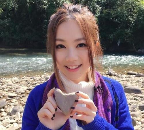 赴深山支教当老师 邓紫棋春天里获点赞